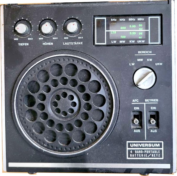 UNIVERSUM TRN 3245 4 Band Radio-Portable
