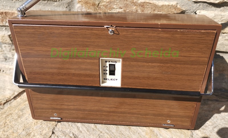 Sanyo "All Wave Deluxe" Portable Radio 9G-605P mit dem Bandwahlschalter