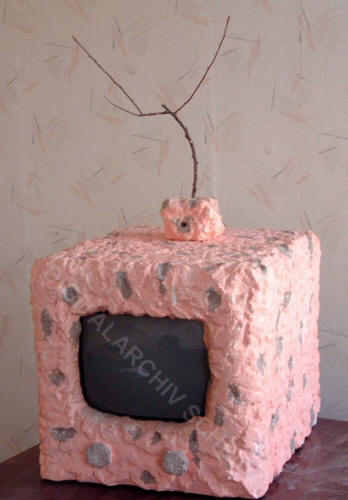 Steinzeit Fernsehgerät wie bei den Feuersteins