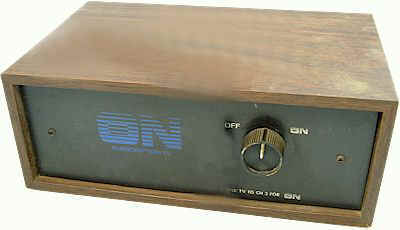Ein früher Kabel TV Dekoder mit eingebautem Umsetzer auf VHF Kanal 3 für ein Premium Programm des Anbieters "ON Subscription TV" ~1983 Chicago 