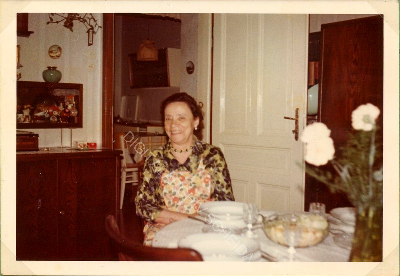 Franziska Kittel in ihrer Wohnung