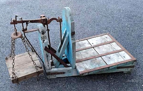 Dezimalwaage bei Oma im Einsatz bei der Marillenernte