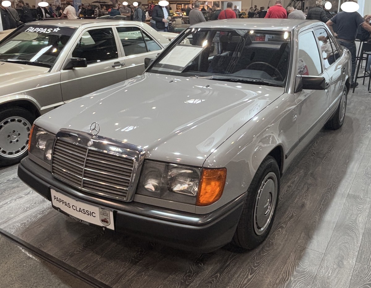 W124 300D damals 1992 beim Hndler. Hier als gepflegter E 200 Oldtimer