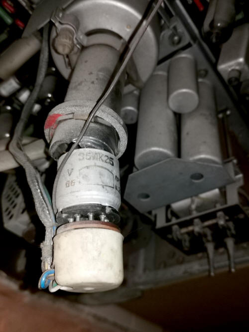 Die 35LK2B Fernsehbildr�hre hat sich buchst�blich den Hals gebrochen