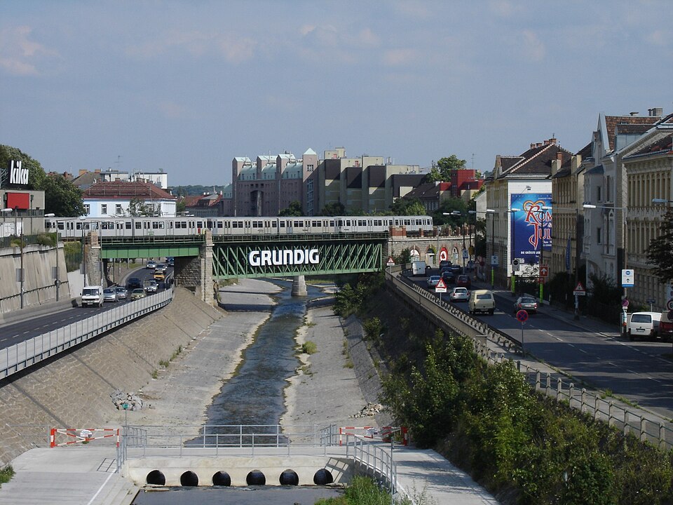 Kai Brinker {{cc-by-sa-2.5}} Category:Vienna Category:Austria Category:Subway